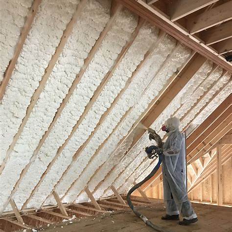 Напыление ППУ на стену